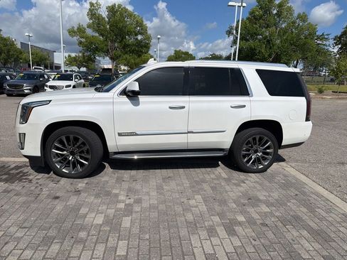 Used 2018 Cadillac Escalade Luxury RWD image 3