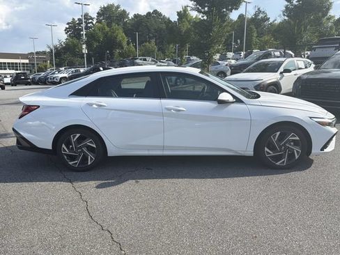 New 2026 Hyundai Elantra Limited FWD image 9