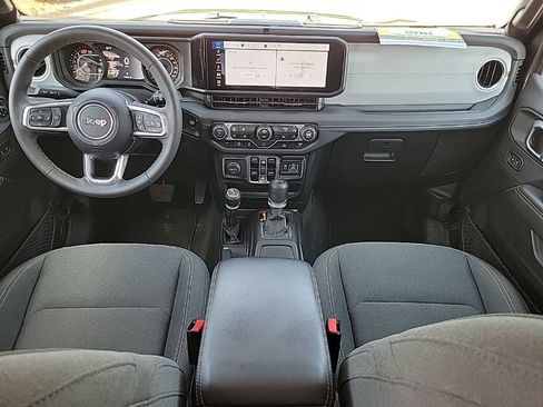 Used 2025 Jeep Wrangler Unlimited Sahara AWD/4WD image 14