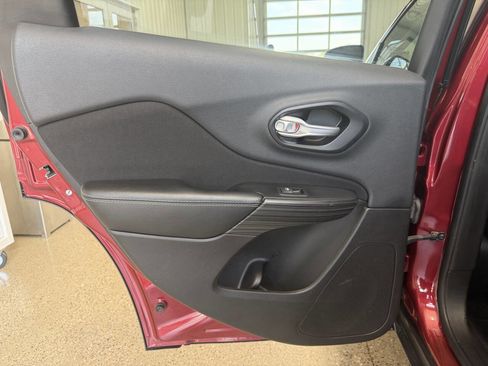 Used 2015 Jeep Cherokee Latitude AWD/4WD image 22