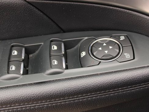 Used 2018 Ford Explorer XLT w/ Equipment Group 201A AWD/4WD image 17