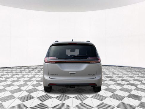 New 2026 Chrysler Pacifica Limited image 10