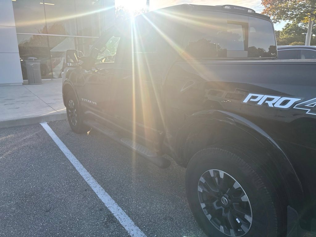 Used 2018 Nissan Titan PRO-4X w/ Pro-4x Convenience Package AWD/4WD image 14