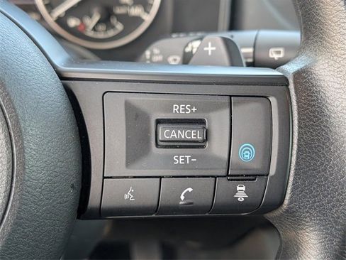 Used 2024 Nissan Rogue SV image 21