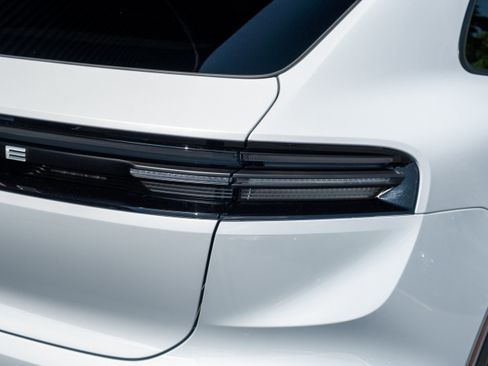 Used 2025 Porsche Macan Electric image 36