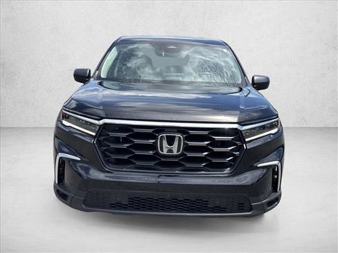 Used 2023 Honda Pilot LX image 2