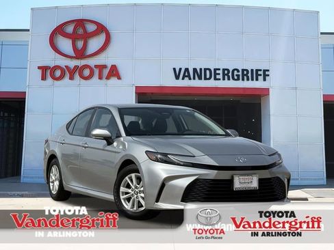 Certified 2025 Toyota Camry LE image 1