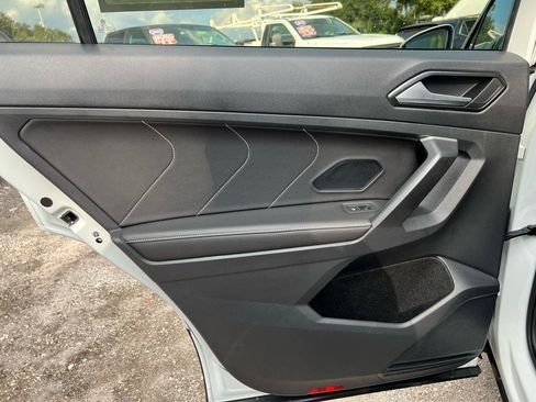 Used 2024 Volkswagen Tiguan SE image 20