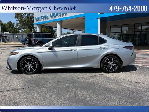 Used 2021 Toyota Camry SE w/ Convenience Package FWD image 8