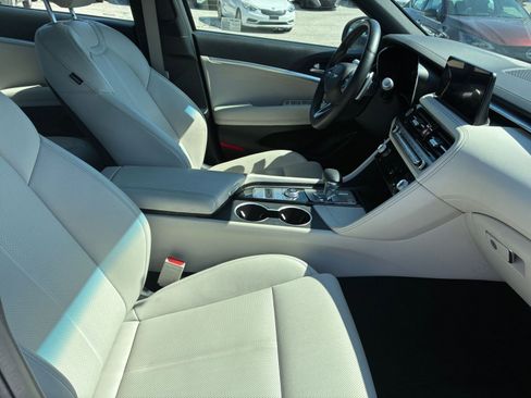 Used 2025 Genesis G70 2.5T AWD/4WD image 31