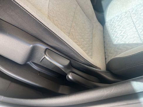 Used 2022 Chevrolet Equinox LS w/ Driver Confidence II Package image 9