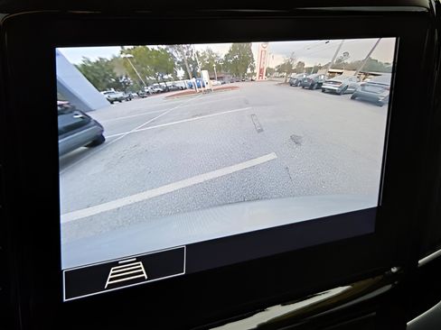 Used 2021 Chevrolet Traverse LT image 25