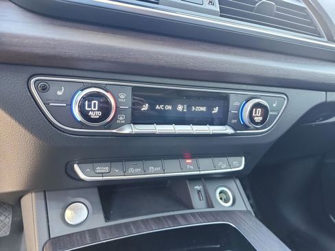 Used 2021 Audi Q5 Premium w/ Convenience Package image 30