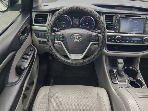 Used 2017 Toyota Highlander Limited image 15