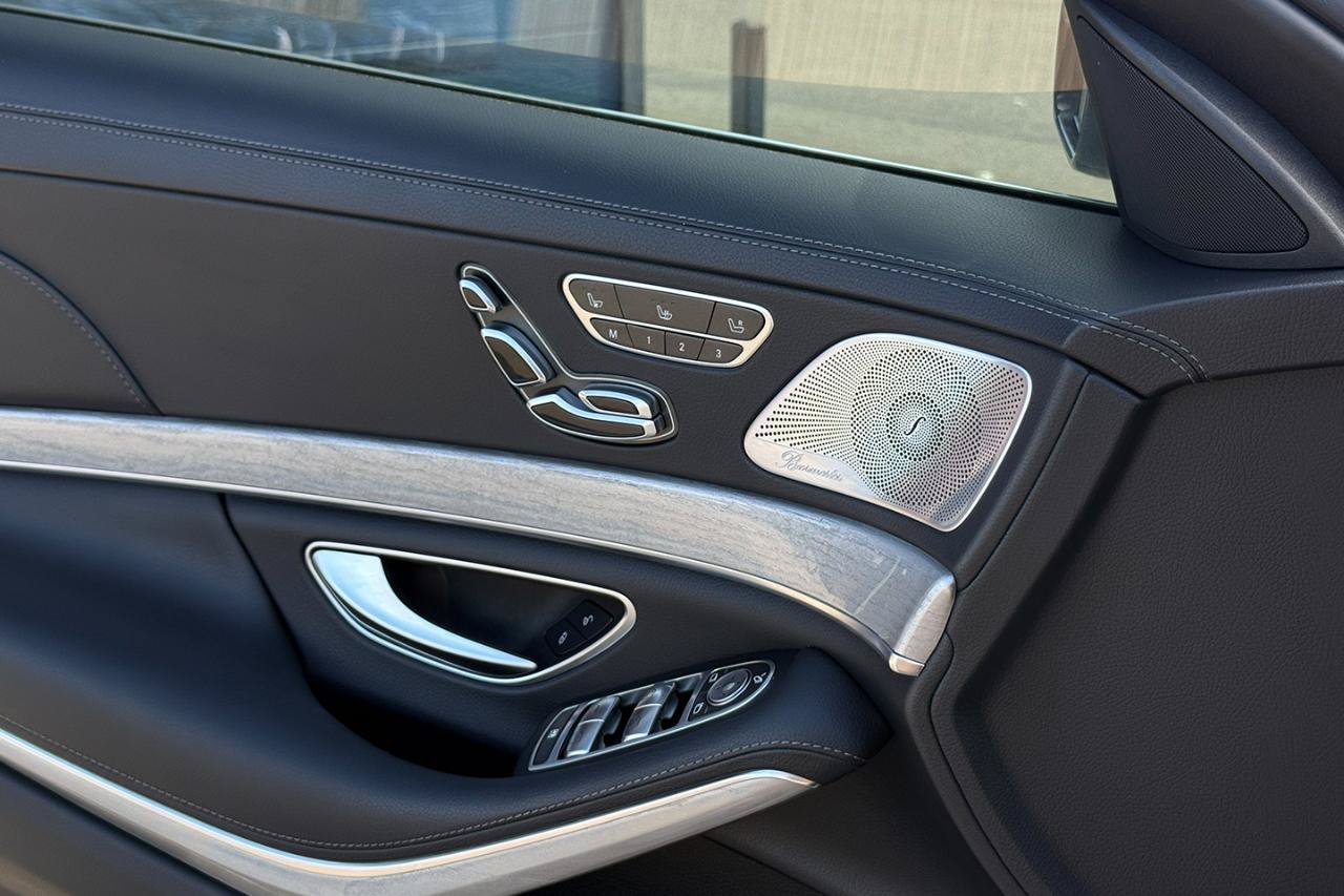 Used 2016 Mercedes-Benz S 550 Sedan w/ Premium Package image 17