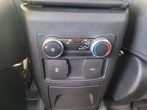 Used 2022 Ford Explorer XLT w/ Equipment Group 202A RWD image 17