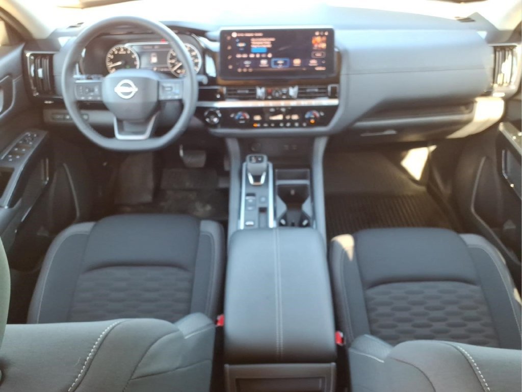 Used 2026 Nissan Pathfinder SV FWD image 17