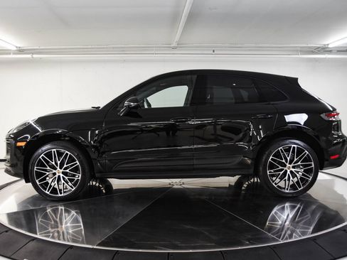 Certified 2026 Porsche Macan AWD/4WD image 2