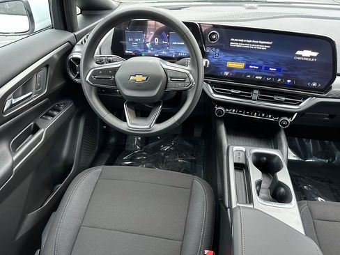 New 2026 Chevrolet Equinox EV LT image 17