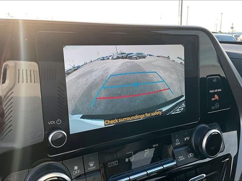 Used 2024 Toyota Highlander LE image 31