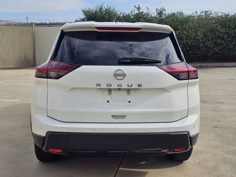 Used 2024 Nissan Rogue S FWD image 5