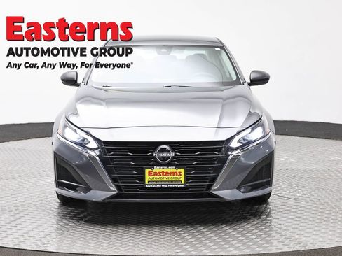 Used 2025 Nissan Altima 2.5 SV image 2
