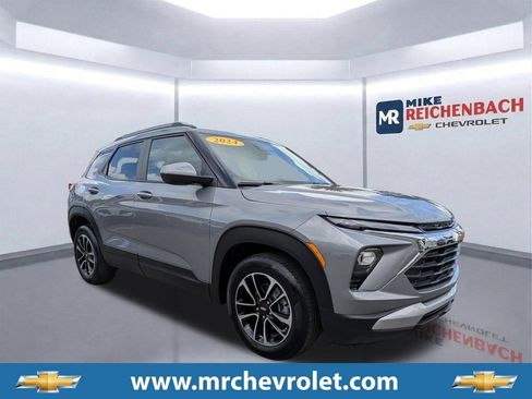 Used 2024 Chevrolet TrailBlazer LT w/ Driver Confidence Package FWD image 1