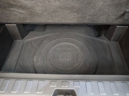 Used 2020 Chevrolet Equinox Premier image 12