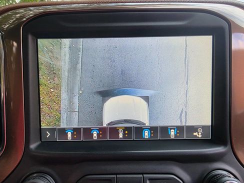 Used 2019 Chevrolet Silverado 1500 High Country w/ Technology Package image 34