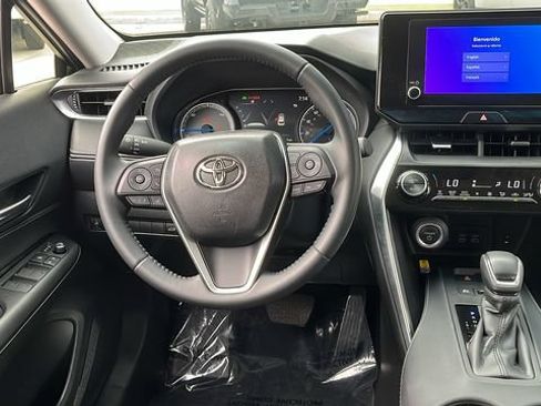 Used 2023 Toyota Venza LE AWD/4WD image 4