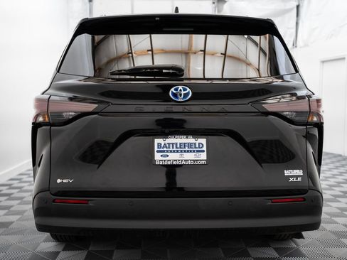 Used 2025 Toyota Sienna XLE FWD image 6