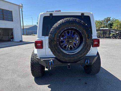 Used 2018 Jeep Wrangler Unlimited Sahara AWD/4WD image 5