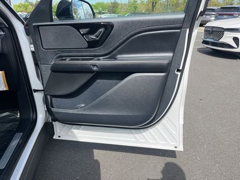 Certified 2025 Lincoln Aviator AWD image 24