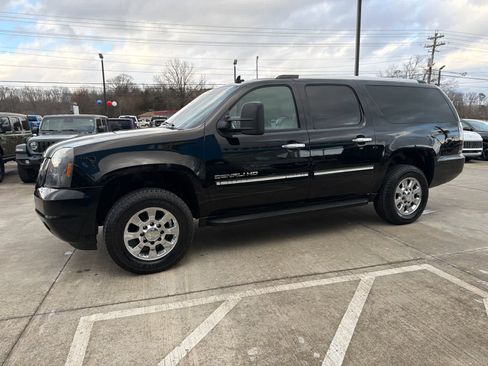 Used 2013 GMC Yukon XL 2500 SLT w/ SLT-2 Equipment Package image 5
