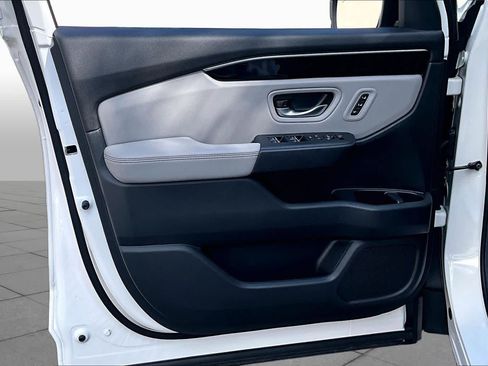 Used 2025 Honda Pilot Touring image 22