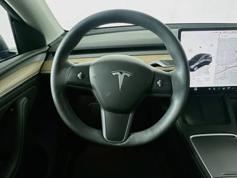 Used 2024 Tesla Model Y Long Range AWD/4WD image 17