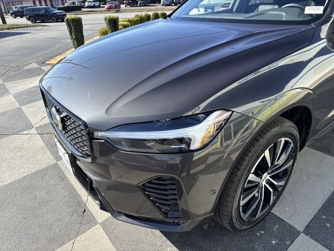 Used 2025 Volvo XC60 B5 Plus image 6