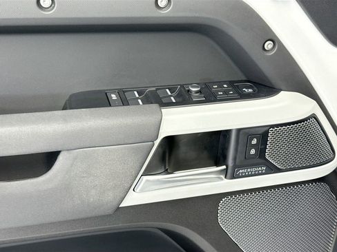 Used 2020 Land Rover Defender 110 SE image 22