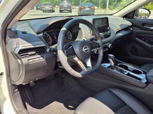 Used 2024 Nissan Altima 2.5 SR FWD image 14