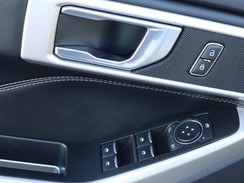 Used 2022 Ford Explorer XLT w/ Equipment Group 202A image 22