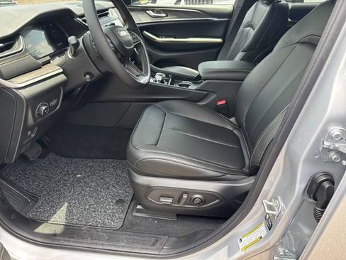 New 2026 Jeep Grand Cherokee L Limited AWD/4WD image 9