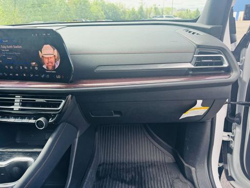 Used 2024 Chevrolet Traverse RS w/ LPO, Floor Liner Package image 34