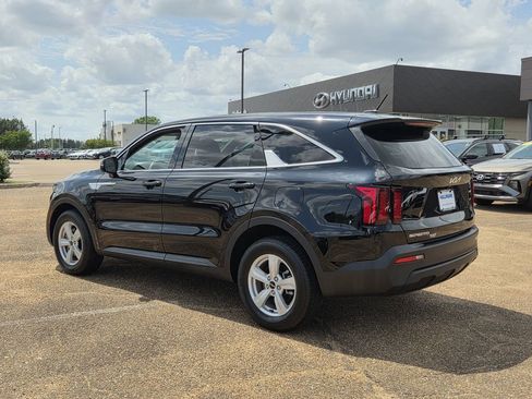 Used 2023 Kia Sorento LX FWD image 6