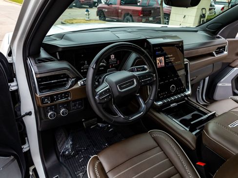 Used 2025 GMC Yukon XL Denali Ultimate image 16