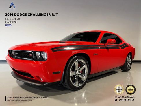 Used 2014 Dodge Challenger R/T RWD image 1