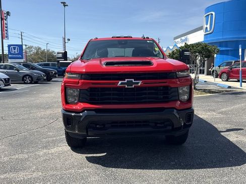 Used 2024 Chevrolet Silverado 2500 Custom w/ Custom Convenience Package image 3