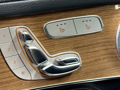 Used 2018 Mercedes-Benz GLC 300 4MATIC image 22