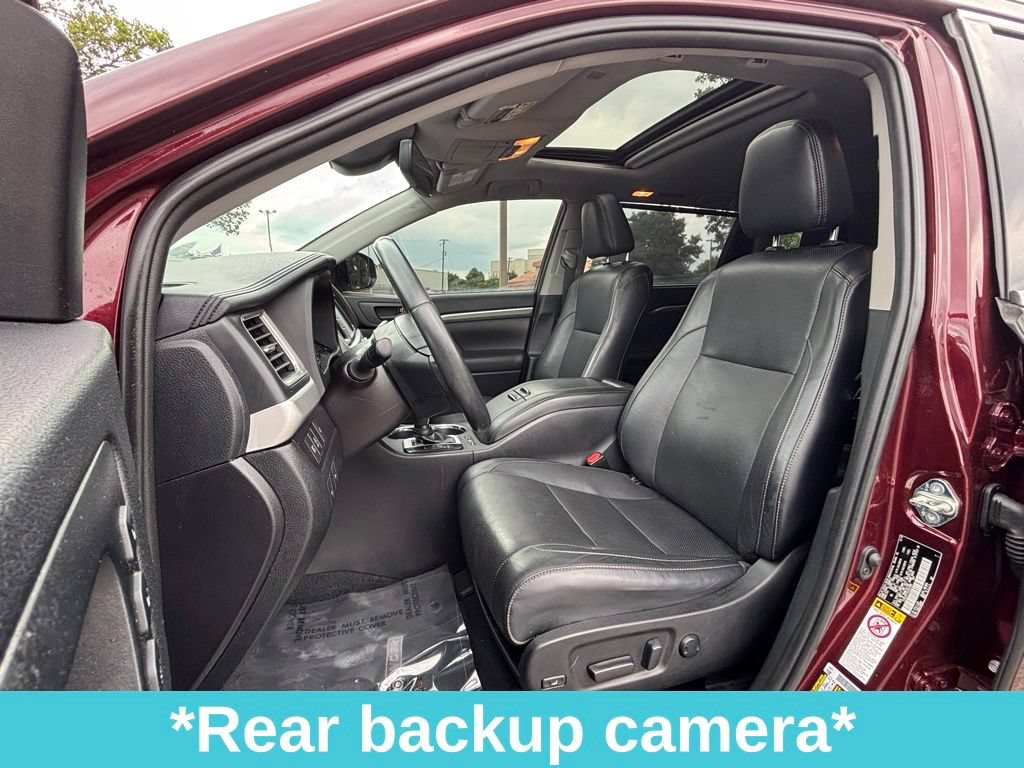 Used 2019 Toyota Highlander Limited w/ Carpet Mat Package (TMS) AWD/4WD image 16