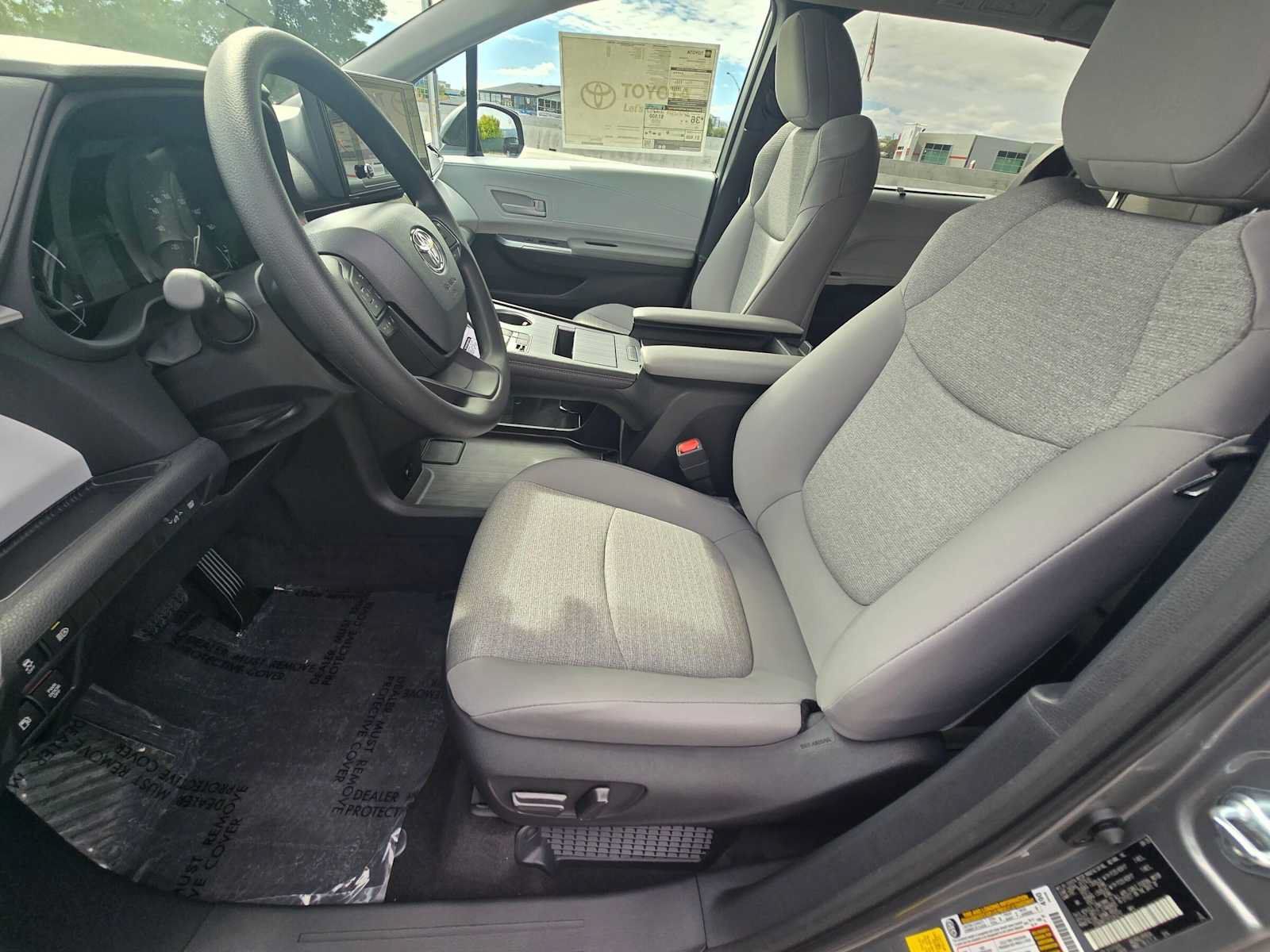 Used 2026 Toyota Sienna LE FWD image 21