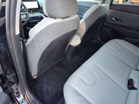 Certified 2023 Hyundai Elantra Limited image 21